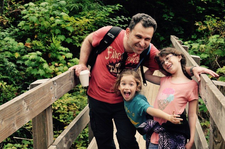 kids_JudithFurst.jpg Parent with kids on bridge. Photo by Judith Furst