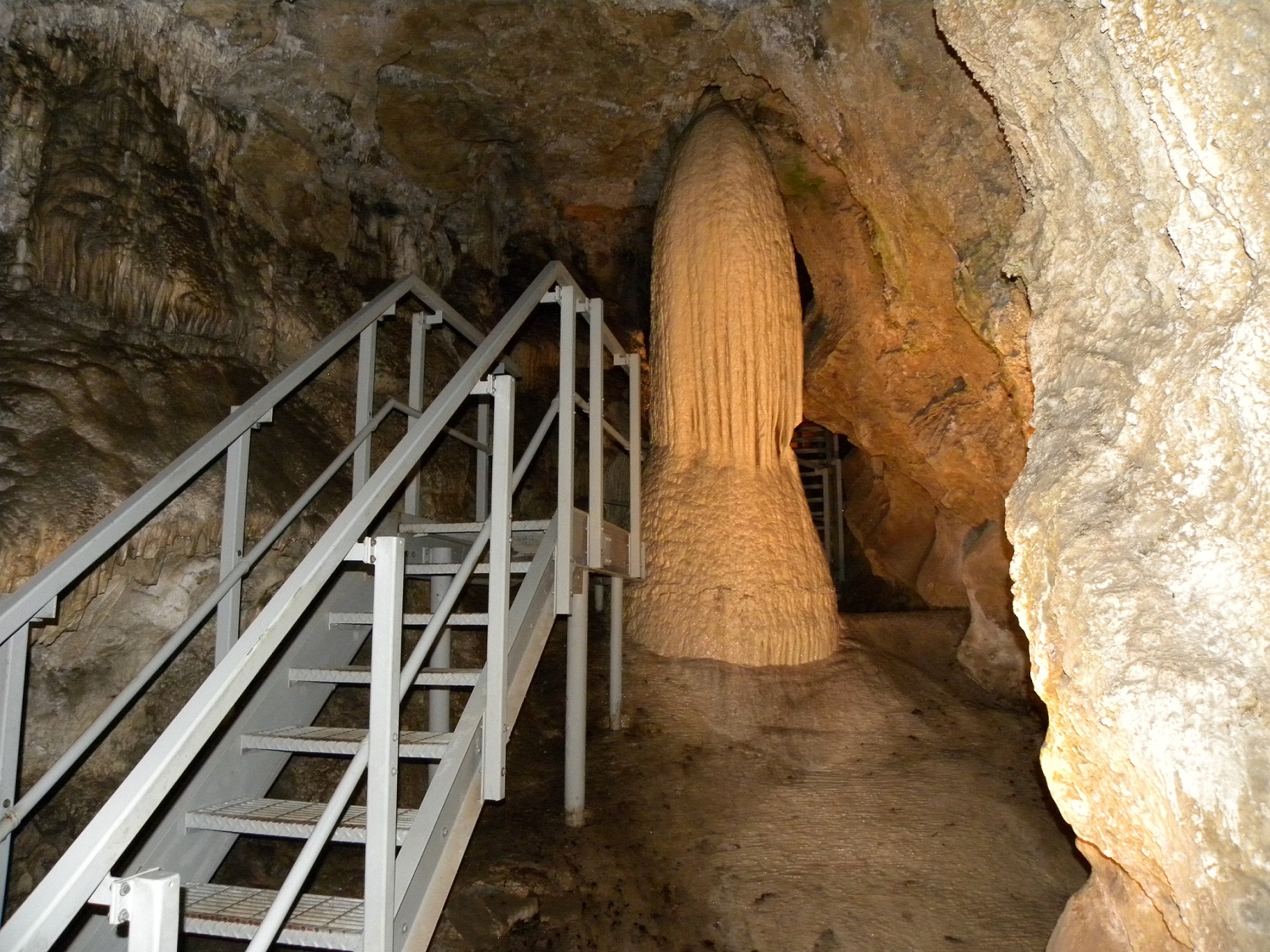 Interesting rock formations inside of Gardner Cave at Crawford State Park. Photo by Pribbs.