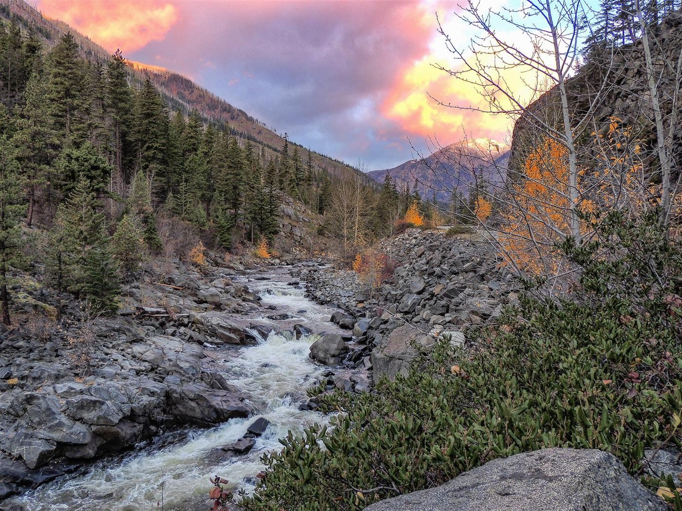 Icicle Creek. Photo by geezerhiker.jpeg