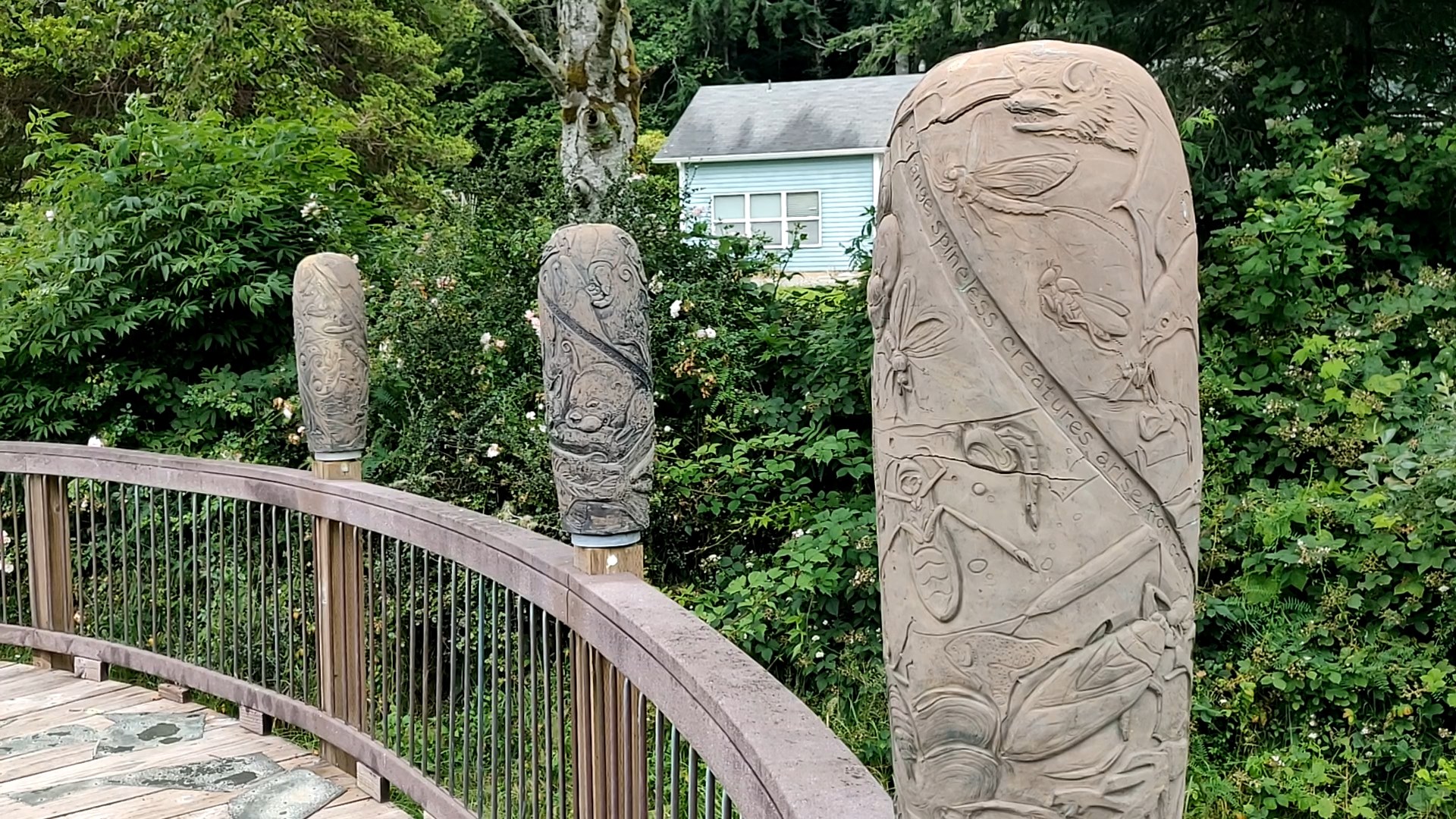 Carved art on the wooden railing on the Art Walk trail at Willapa National Wildlife Refuge. Photo by Icee.
