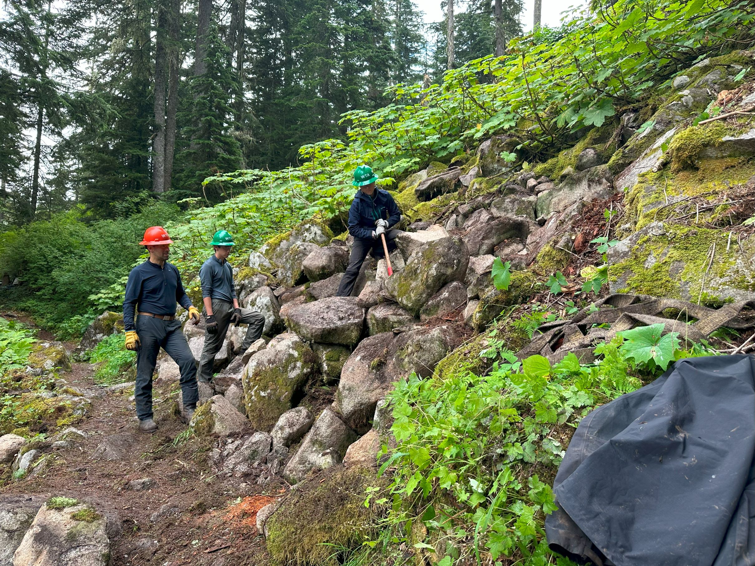 A 5-day BCRT crew doing rock work on the Pratt Lake Basin trail. Photo by Emily Snyder.