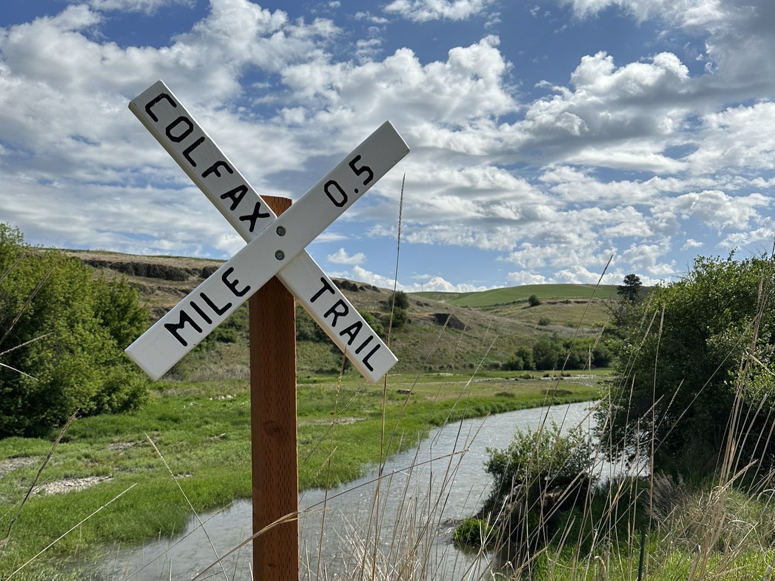 A sign on the Colfax Trail on a partly cloudy day. Photo by trip reporter 2zOutdoors.
