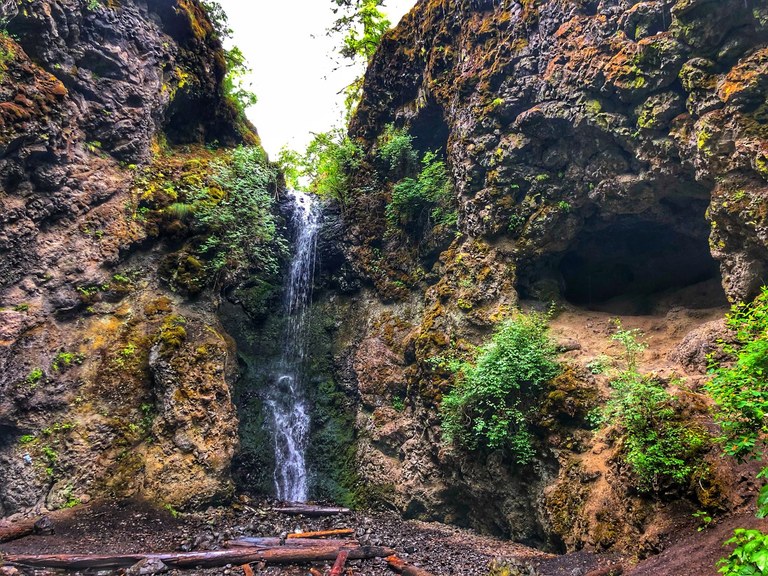 Mystic Falls in Palisades Park. Photo by TrailKat.