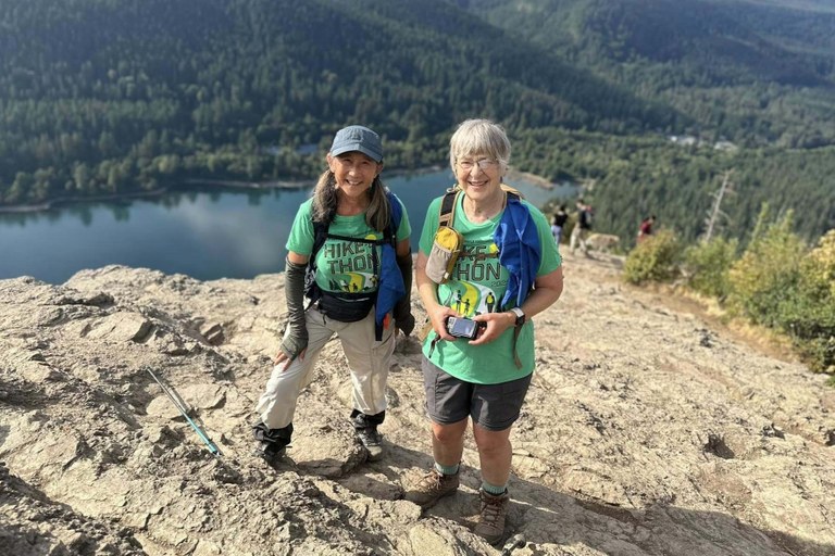 Hike-a-Thoners at Rattlesnake ledge by Diana Chin (3X2).jpg
