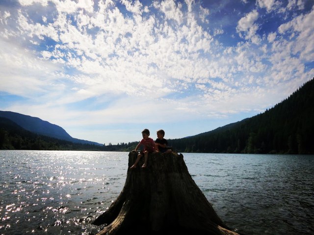 Rattlesnake Lake by Kamertap Hurmali.