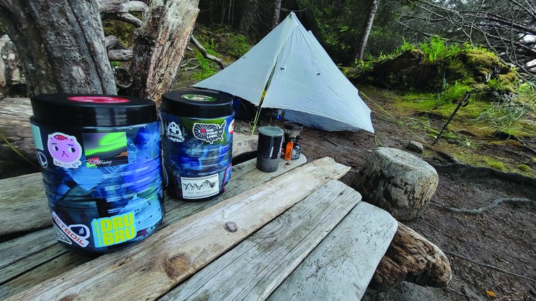 Bear cans sitting on bench.