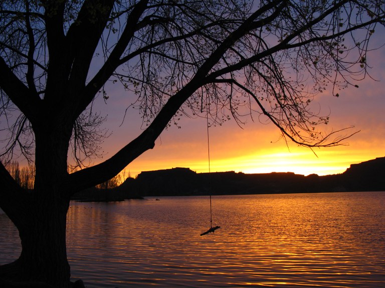 Sunset at Steamboat Rock A colocful sunset beyond the water at Steamboat Rock.