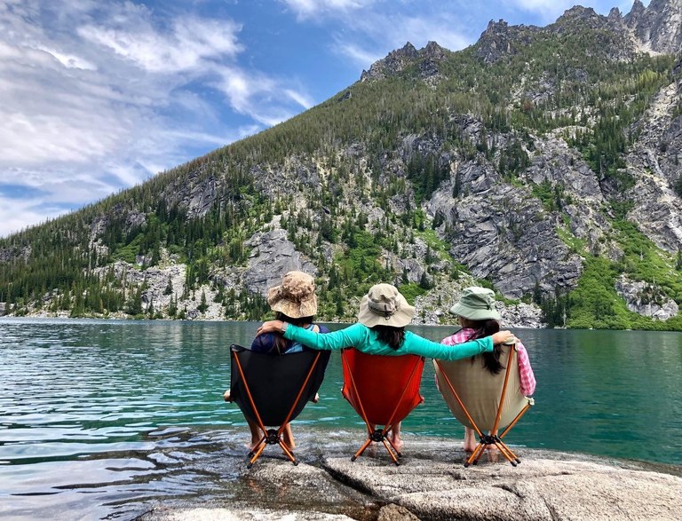 Hikers enjoying a lakeview with mountains in the background
