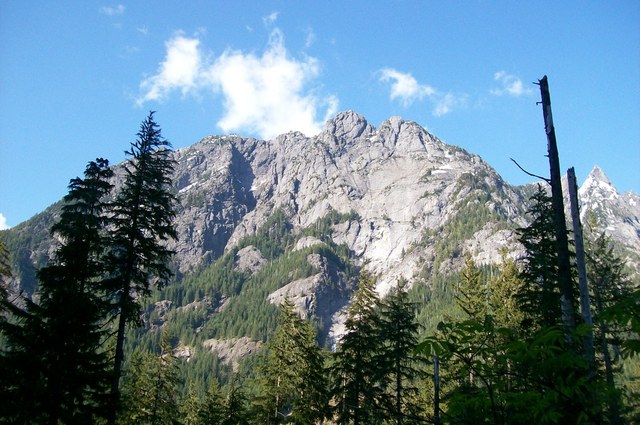 A view of Garfield Mountain from the Middle Fork Snoqualmie River upstream trail in the Moutains to Sound Greenway. Photo by QuitaCoug.