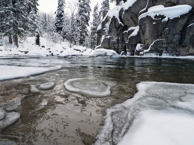 Bend of Icicle Creek. Photo by j brink