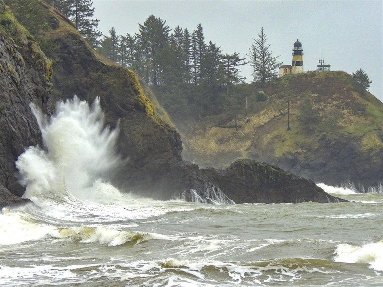 Big waves at Cape Disappointment. Photo by geezerhiker.