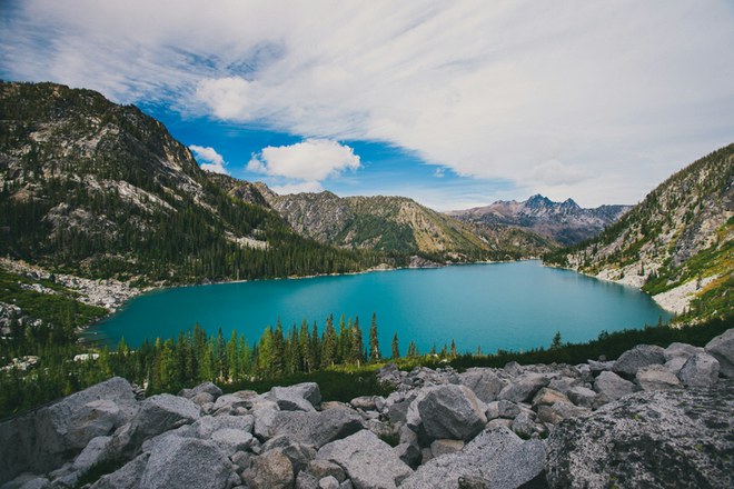 Colchuck Lake is perhaps one of the best-known lakes in the Enchantments Lakes Basin. Photo by Karen Wang. 