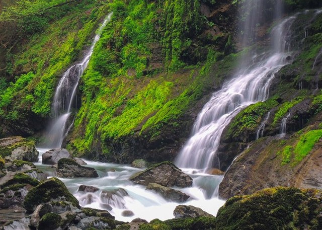 Waterfalls along Boulder River. Trip report and photo by geezerhiker. 