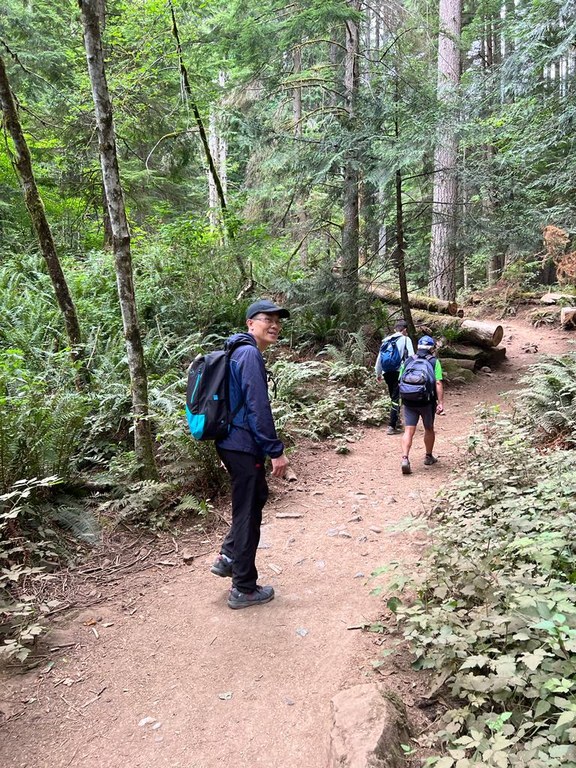 Hikers at Little Si. A group of hikers in an ECOSS in-language hike on the Little Si trail.
