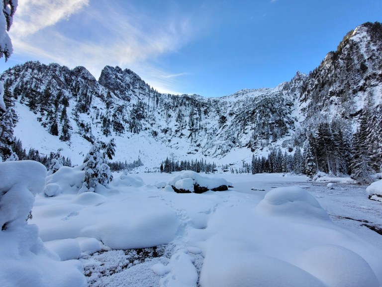 A heavy layer of snow on Heather Lake. Photo by MeLuckyTarns.