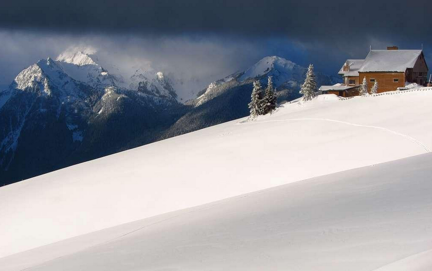 Hurricane Ridge visitor center building Jan 2011 NPS photo Dave Turner Hurricane Ridge visitor center building Jan 2011 NPS photo Dave Turner
