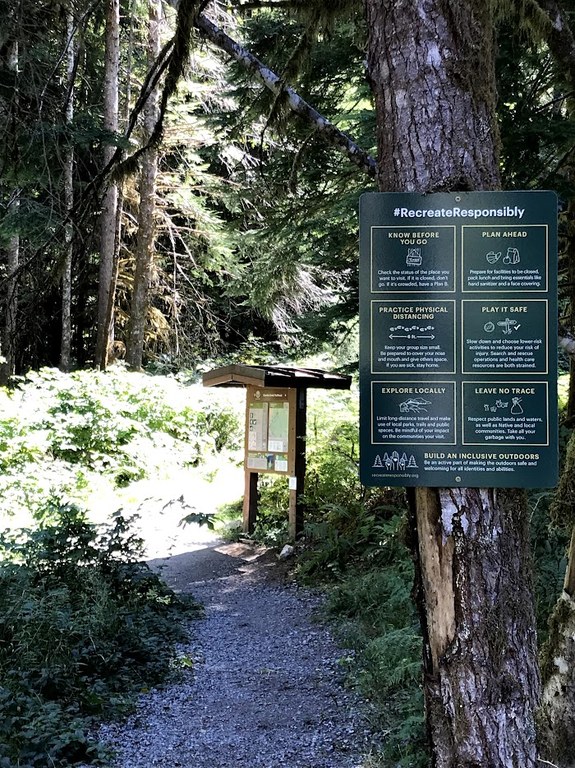 Recreate Responsibly guidelines posted at a trailhead. Recreate Responsibly guidelines posted at a trailhead.