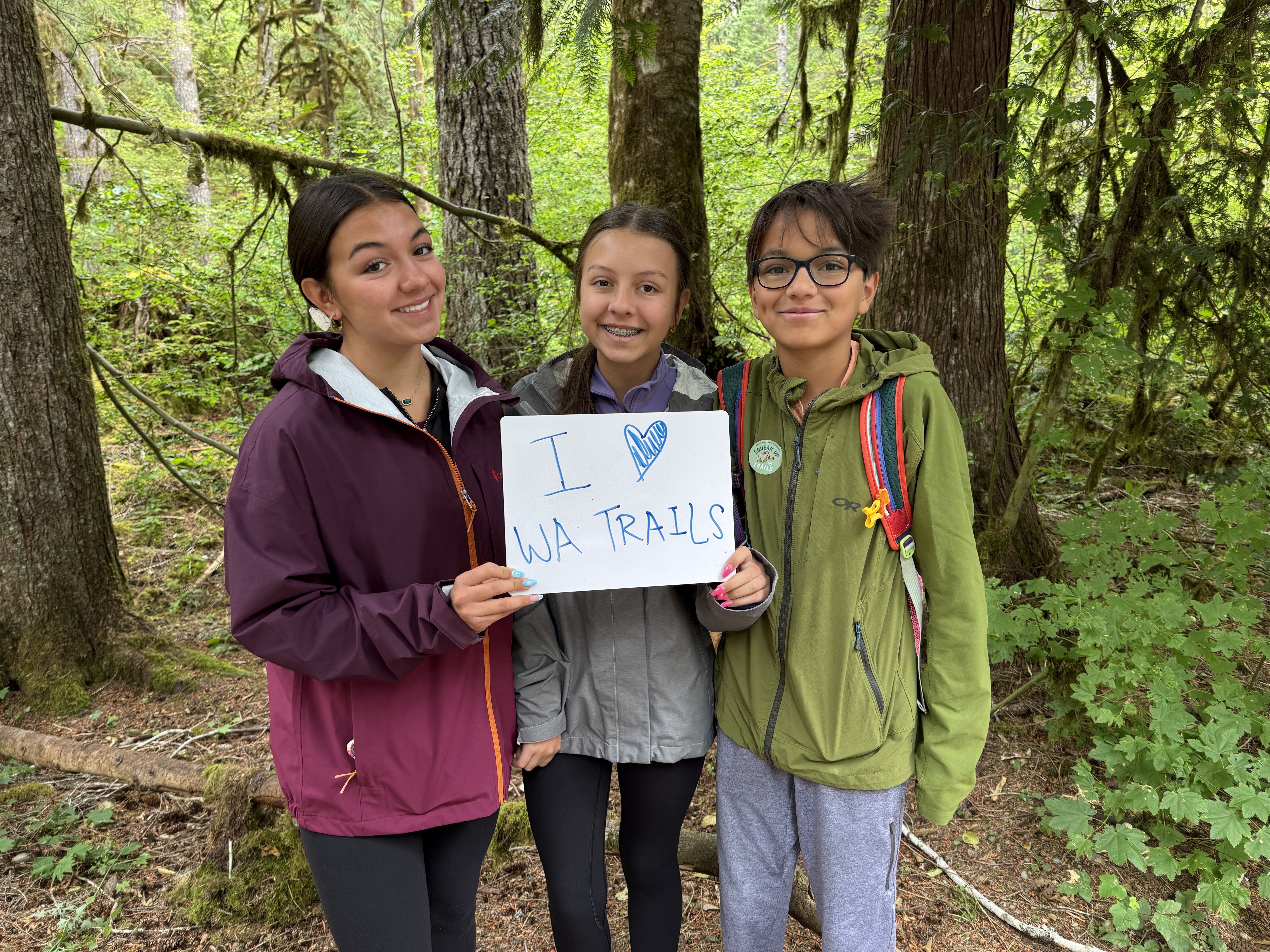3 kids holding sign I love wa trails 3 kids holding sign I love wa trails
