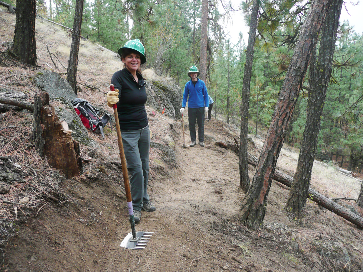 Knothead Loop volunteers