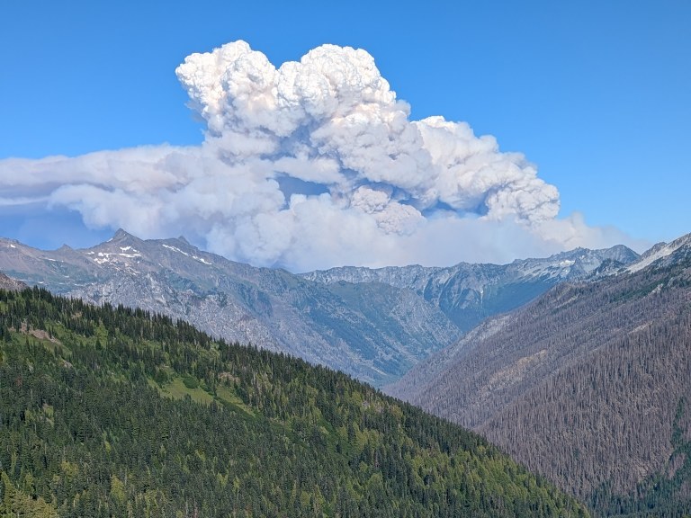 Little Giant Fire from the White Pass - Pilot Ridge Loop trail. Photo by trip reporter pnw_rover.
