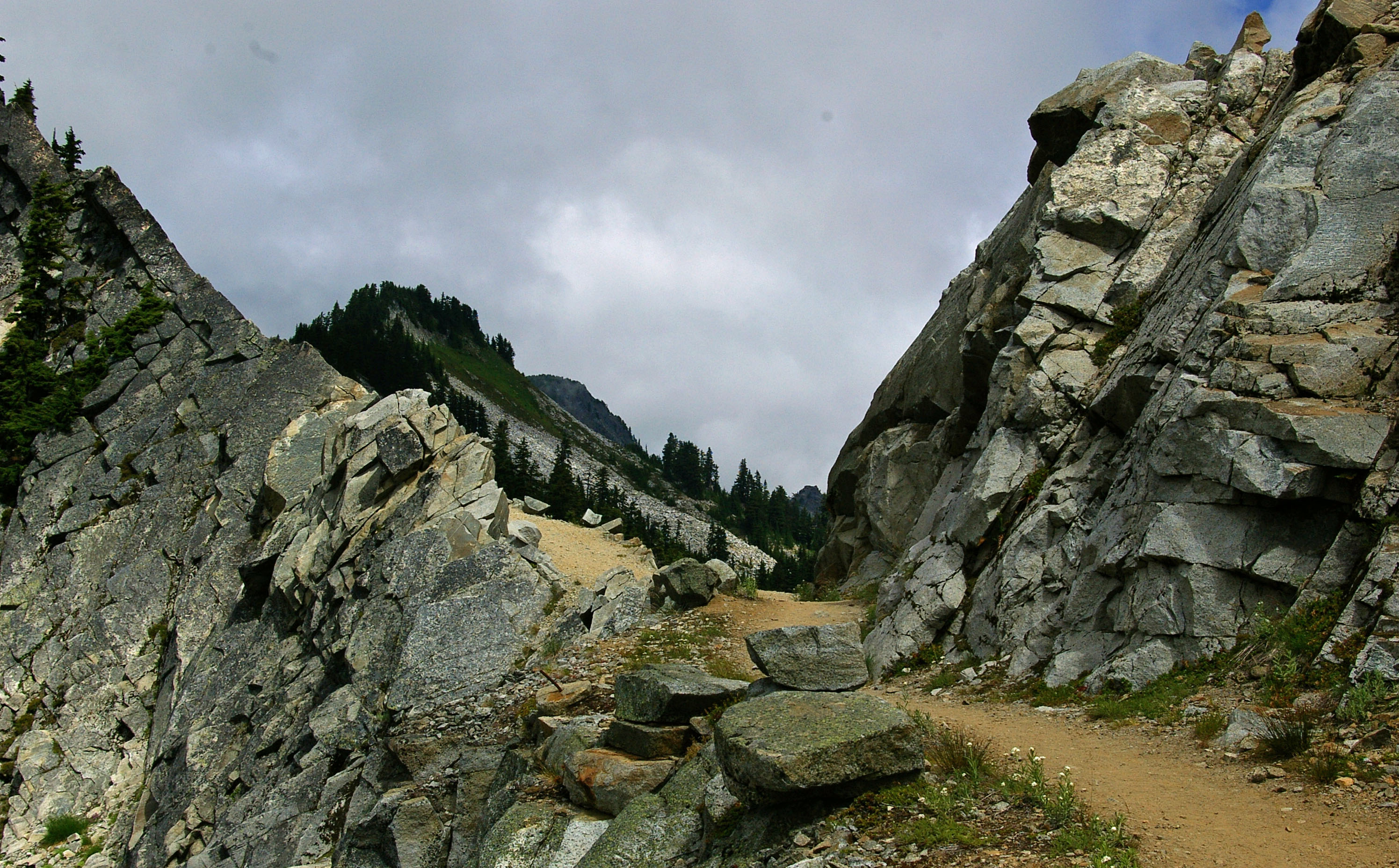Snoqualmie Batholith article granite of the Katwalk.jpg