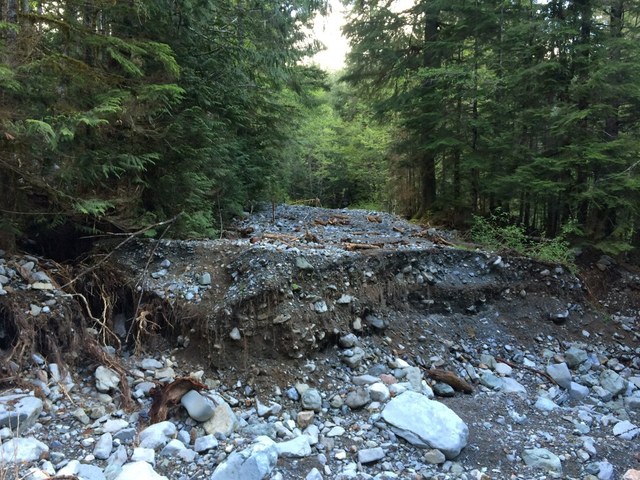 A photo showing the washout on FR 63. Photo by caitiek. 