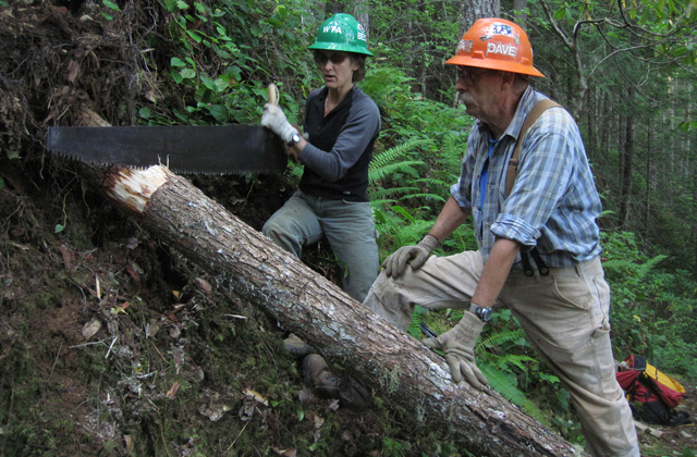 Volunteers clear trail on Elbo Creek. Photo by William Jahncke. 