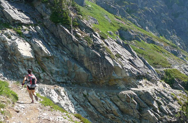 trail running on PCT at huckleberry mtn rnnrgrl