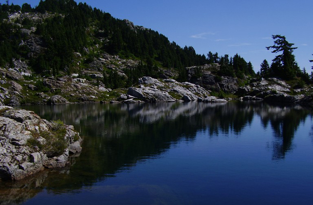 Pinnacle Lake is the perfect spot to take a refreshing dip after a day of trail work. Photo by Whidbey Walker. 