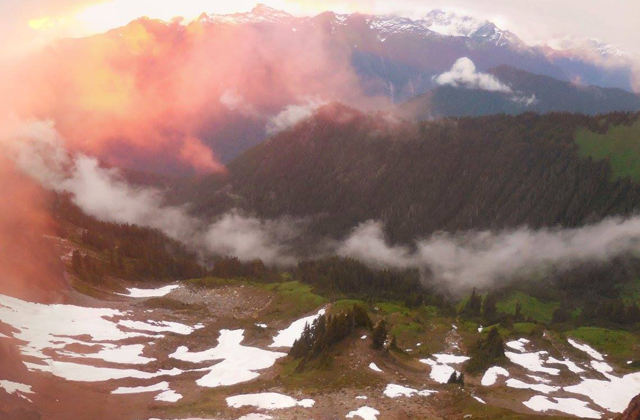 Living in the alpenglow at Green Mountain Lookout. Photo by Anna Roth. 