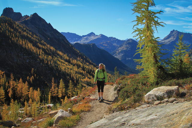 Tami Asars hikes along the PCT near Cutthroat Pass. Photo by Tami Asars. 