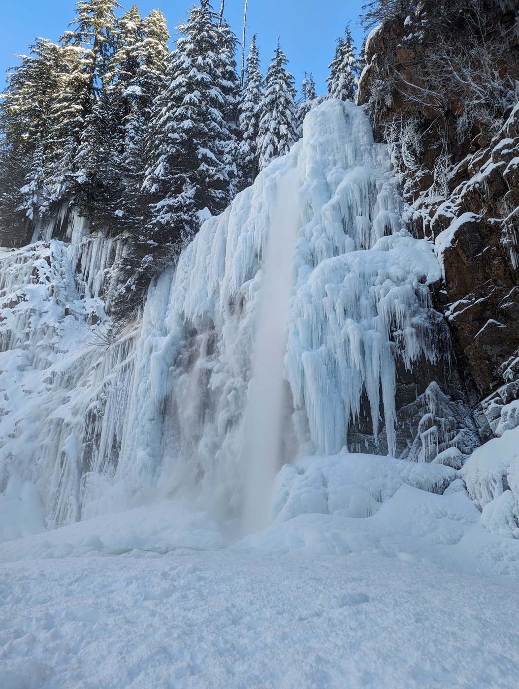 Frozen Franklin Falls 2, @Encyclopedia