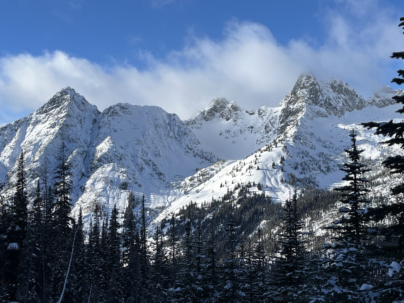 North Cascades in snow. Photo by Cathorse. Peaks in the North Cascades covered in a layer of snow. Photo by Cathorse.