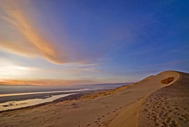 The stunning colors of a fading day at White Bluffs - North Slope. Photo by David Hagen.
